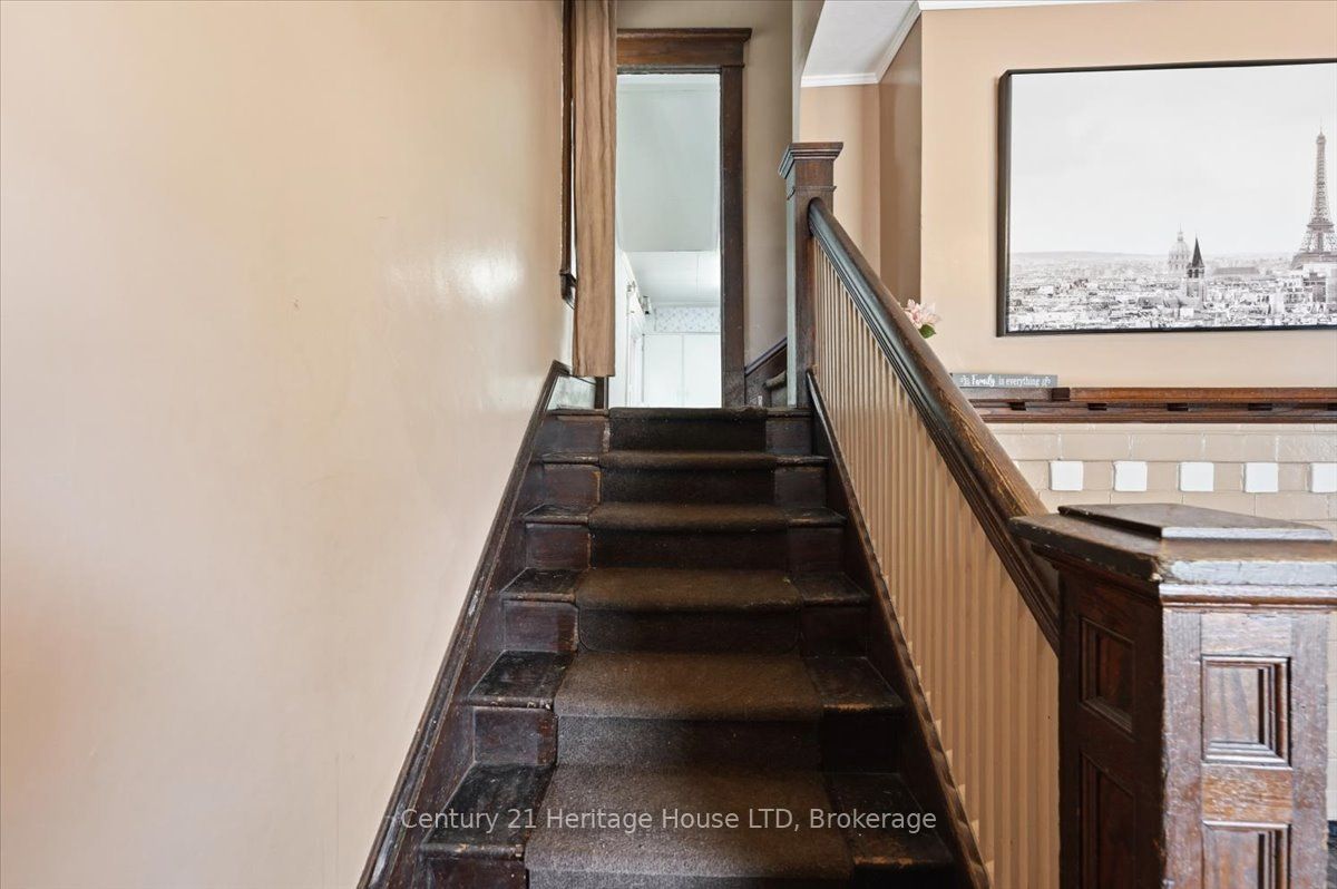17 Elizabeth Street E Property Photo 15