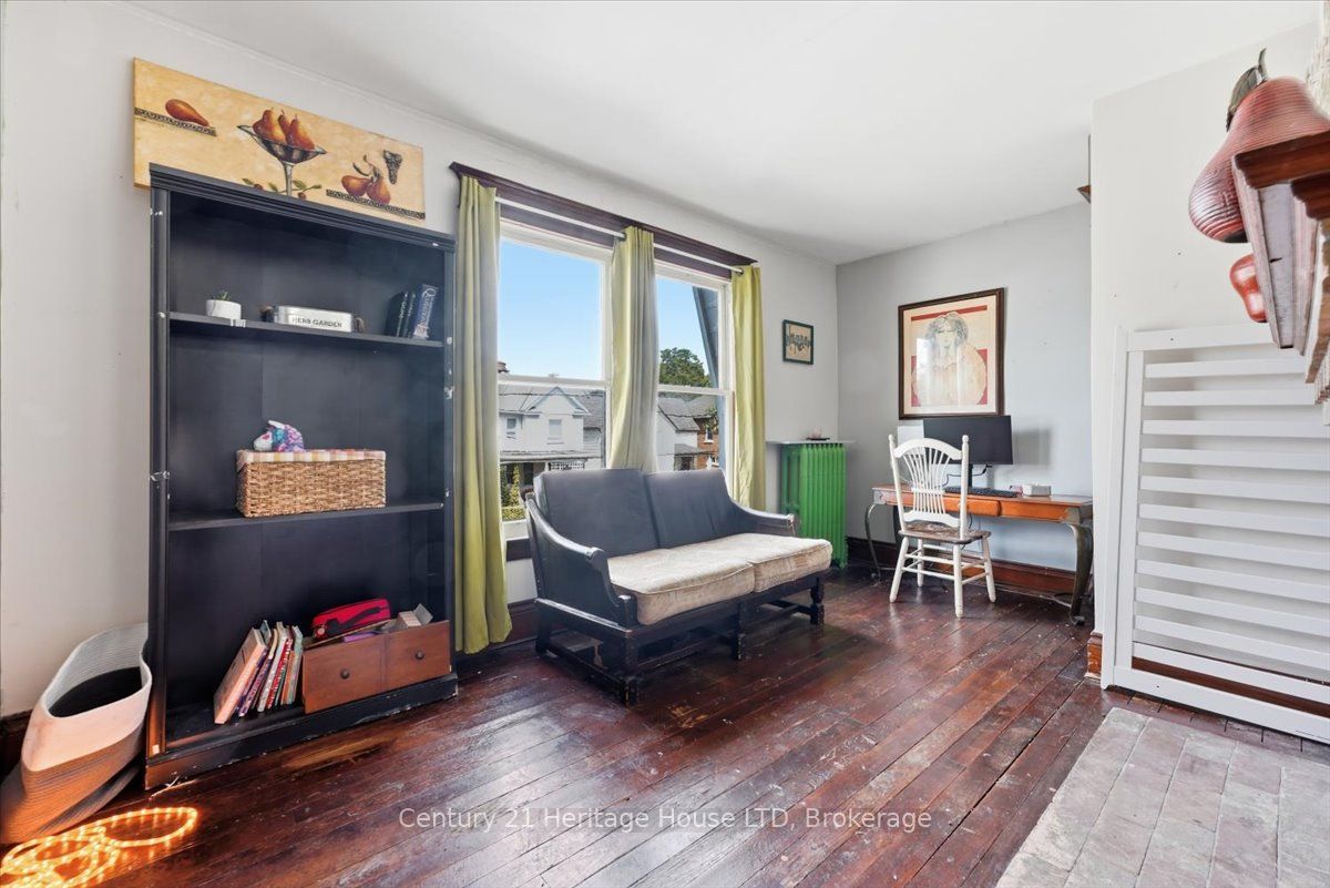 17 Elizabeth Street E Property Photo 17