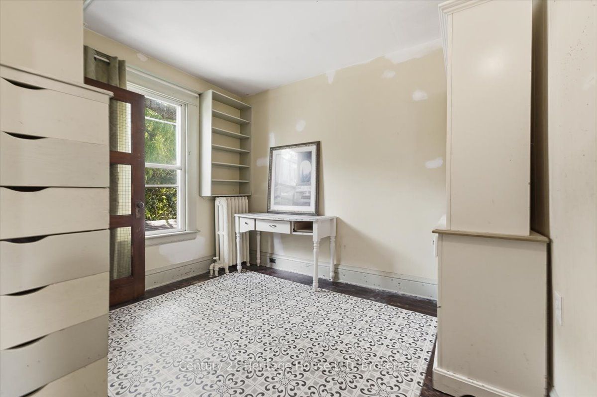 17 Elizabeth Street E Property Photo 23