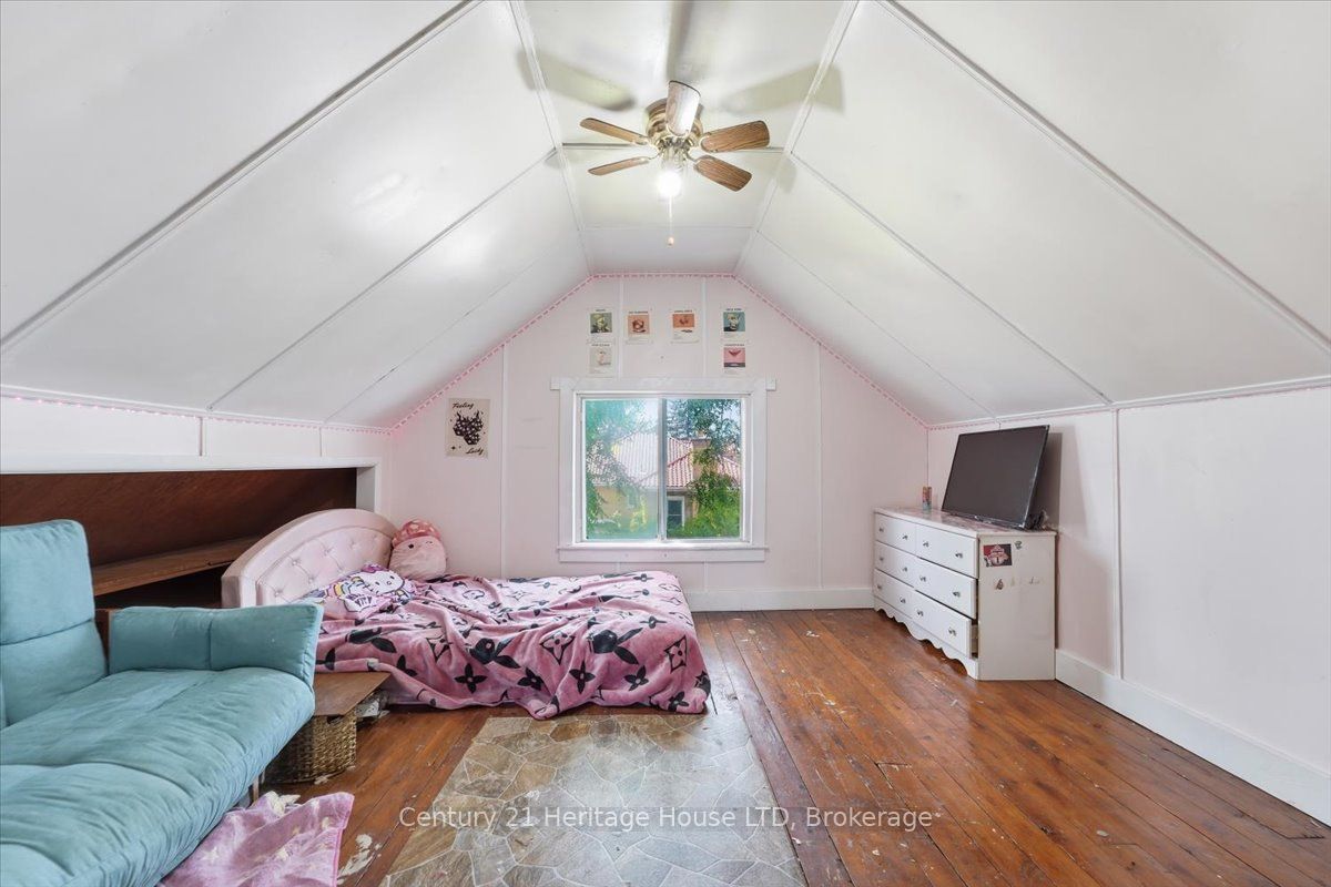 17 Elizabeth Street E Property Photo 27