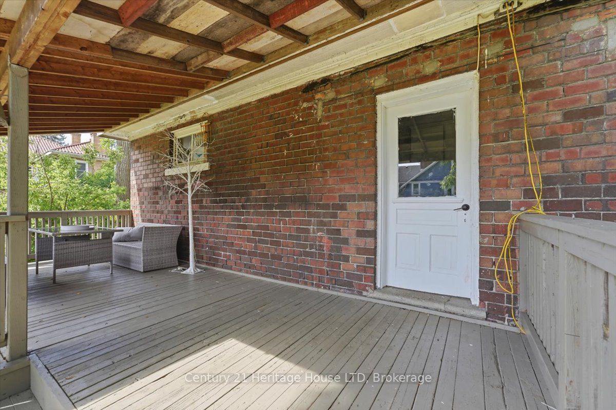 17 Elizabeth Street E Property Photo 28
