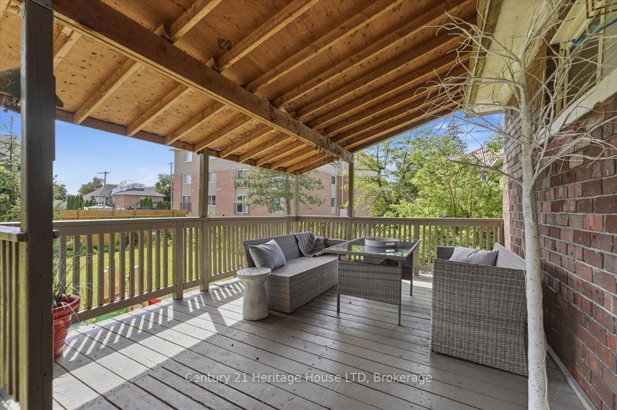 17 Elizabeth Street E Property Photo 29