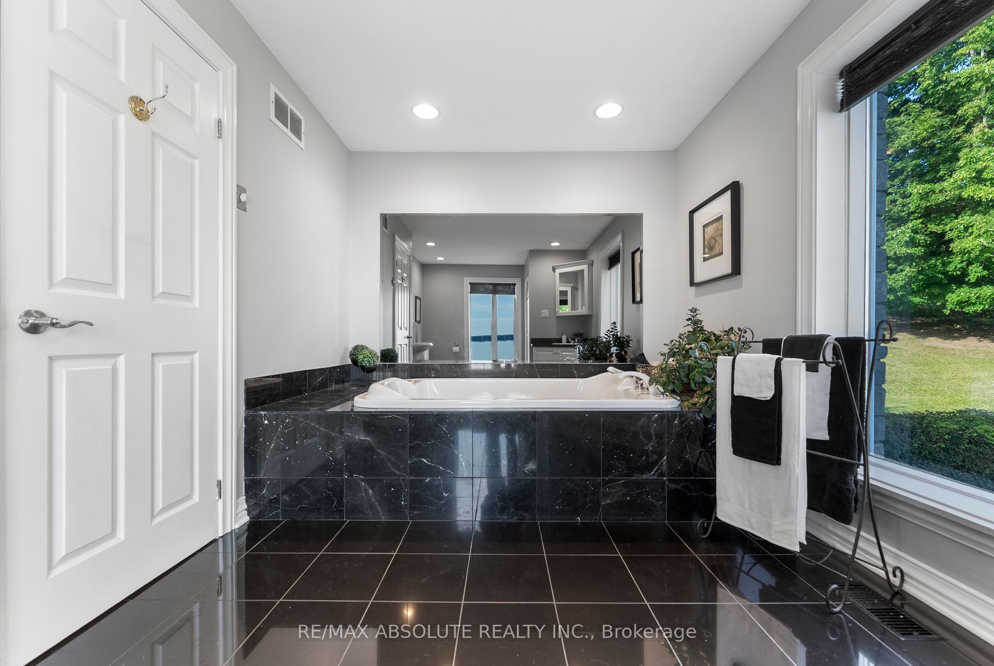 1724 River Road Property Photo 21