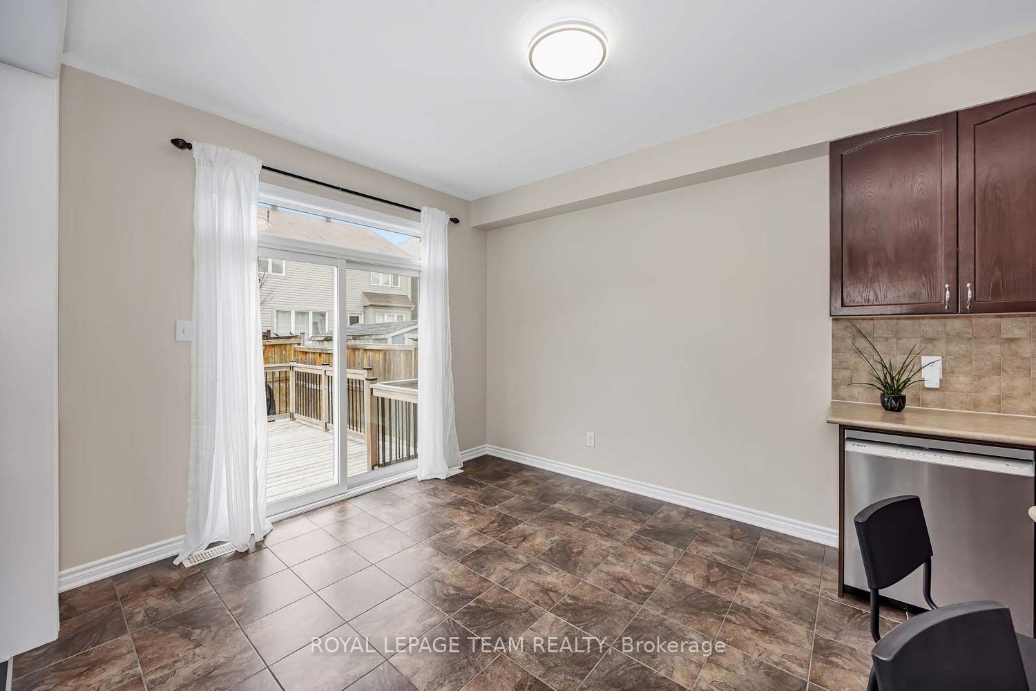2225 Watercolours Way Property Photo 11