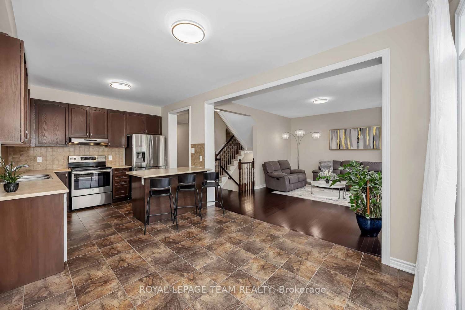 2225 Watercolours Way Property Photo 12
