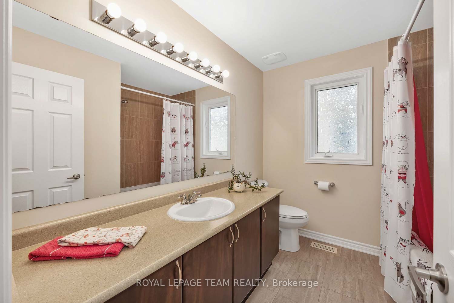 2225 Watercolours Way Property Photo 22
