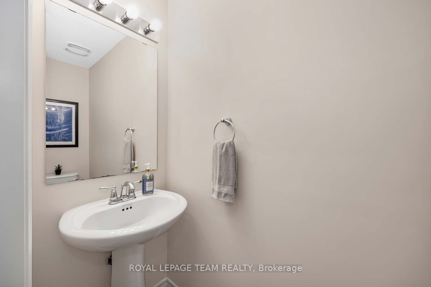 2225 Watercolours Way Property Photo 28