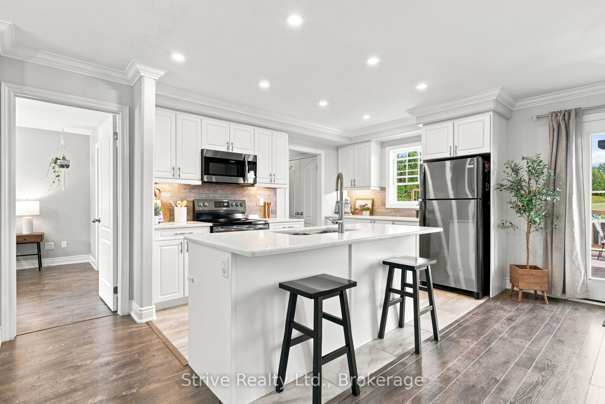 11074 Third Line Property Photo 9