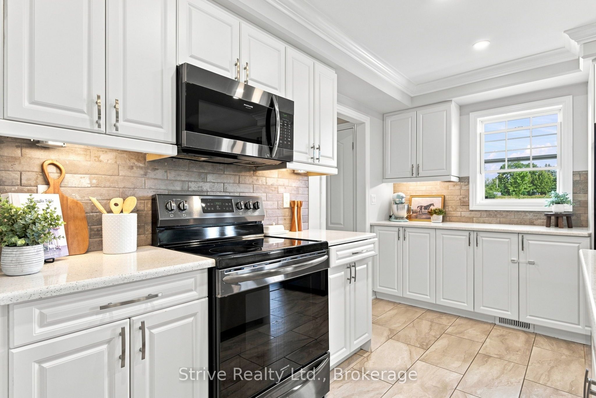 11074 Third Line Property Photo 10