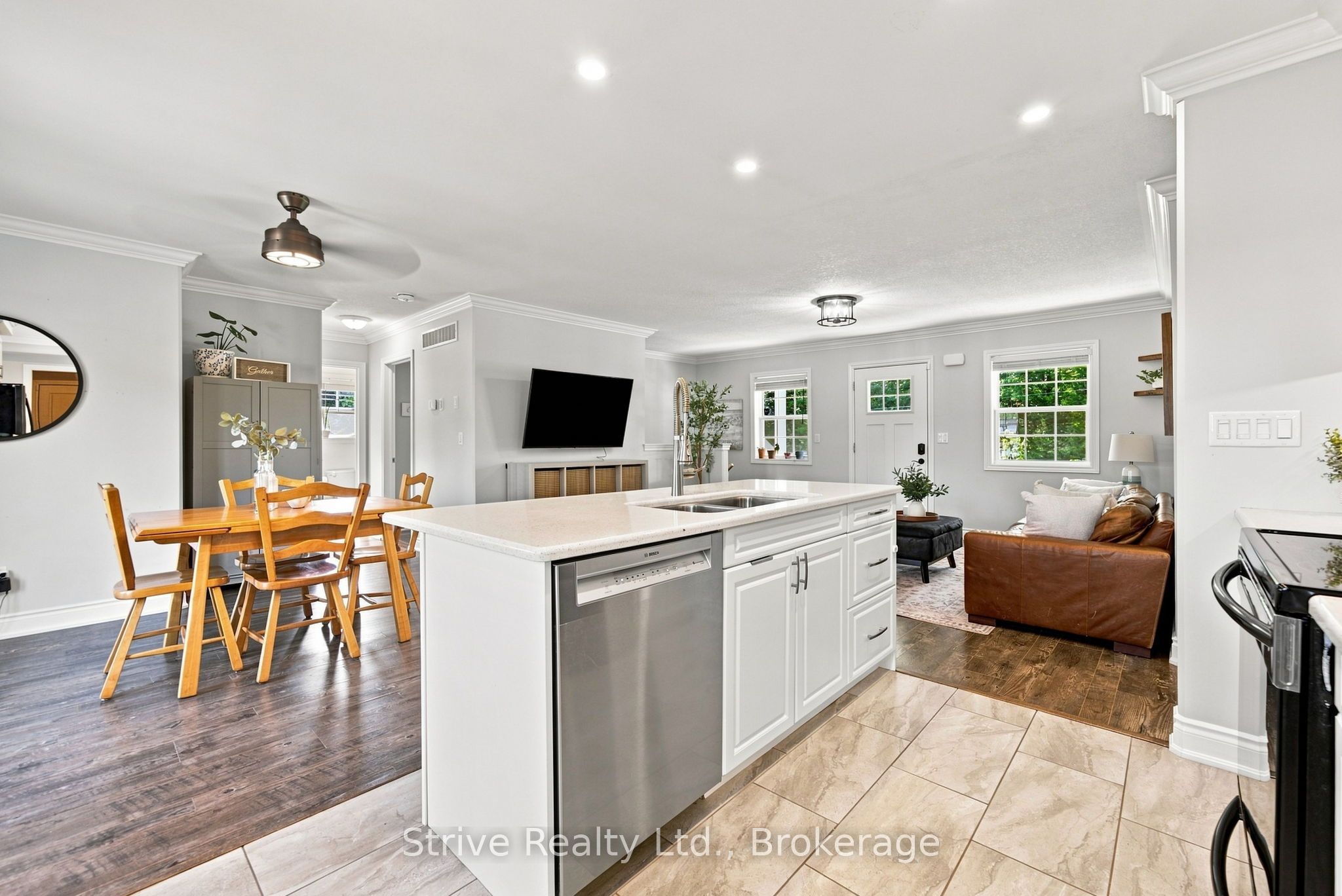 11074 Third Line Property Photo 12