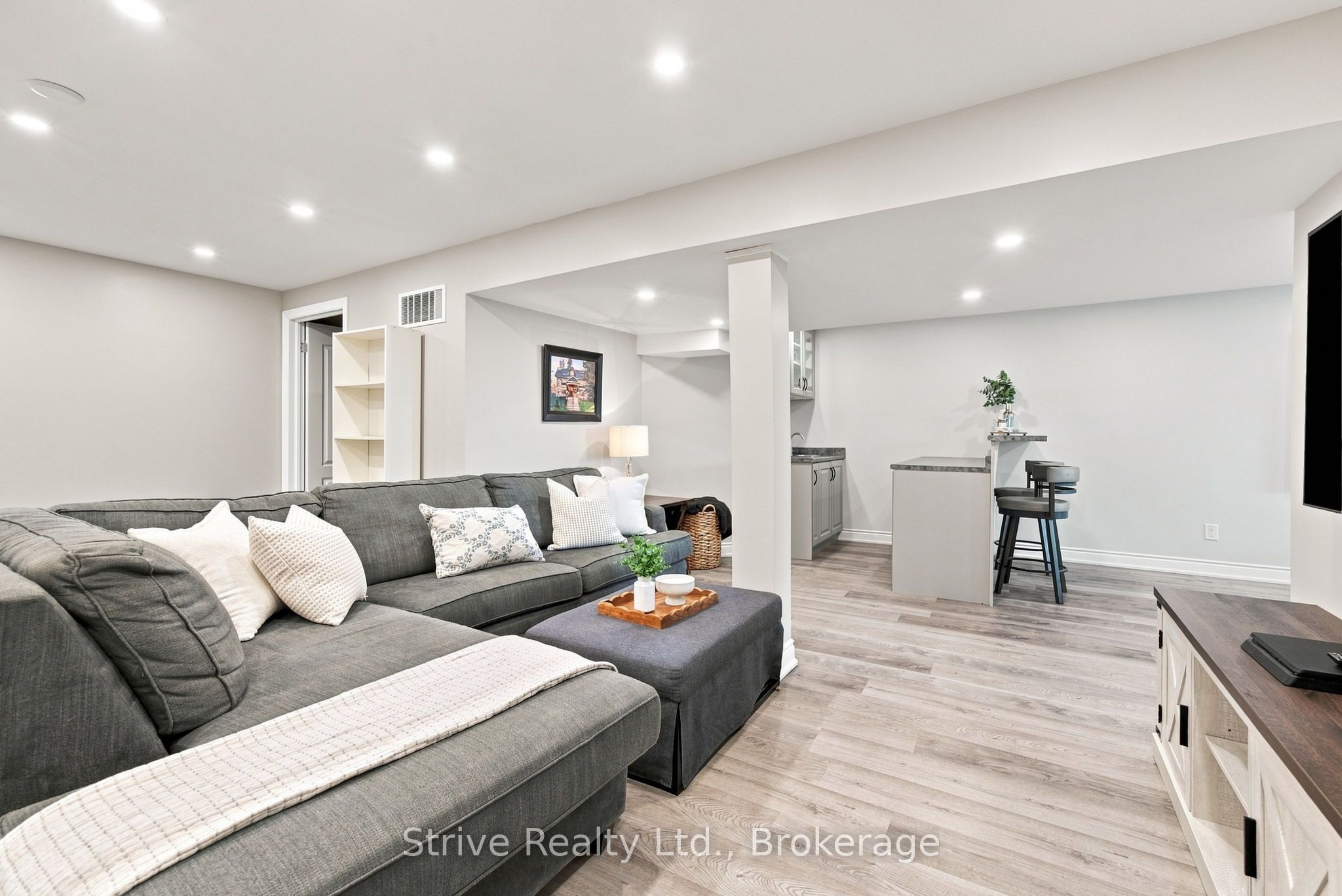 11074 Third Line Property Photo 25
