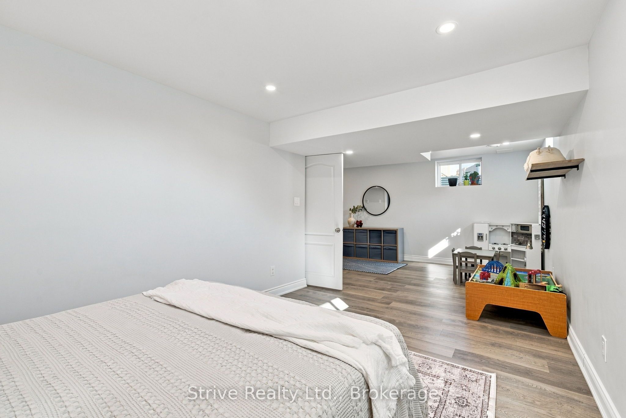 11074 Third Line Property Photo 33