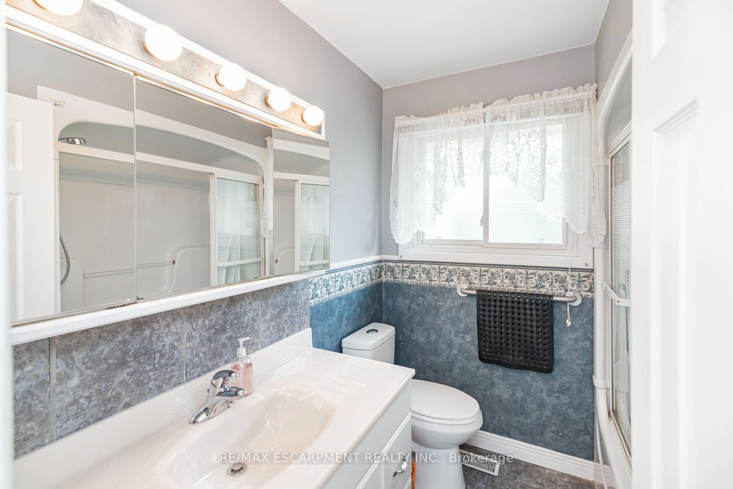 37 Lorne Avenue Property Photo 21