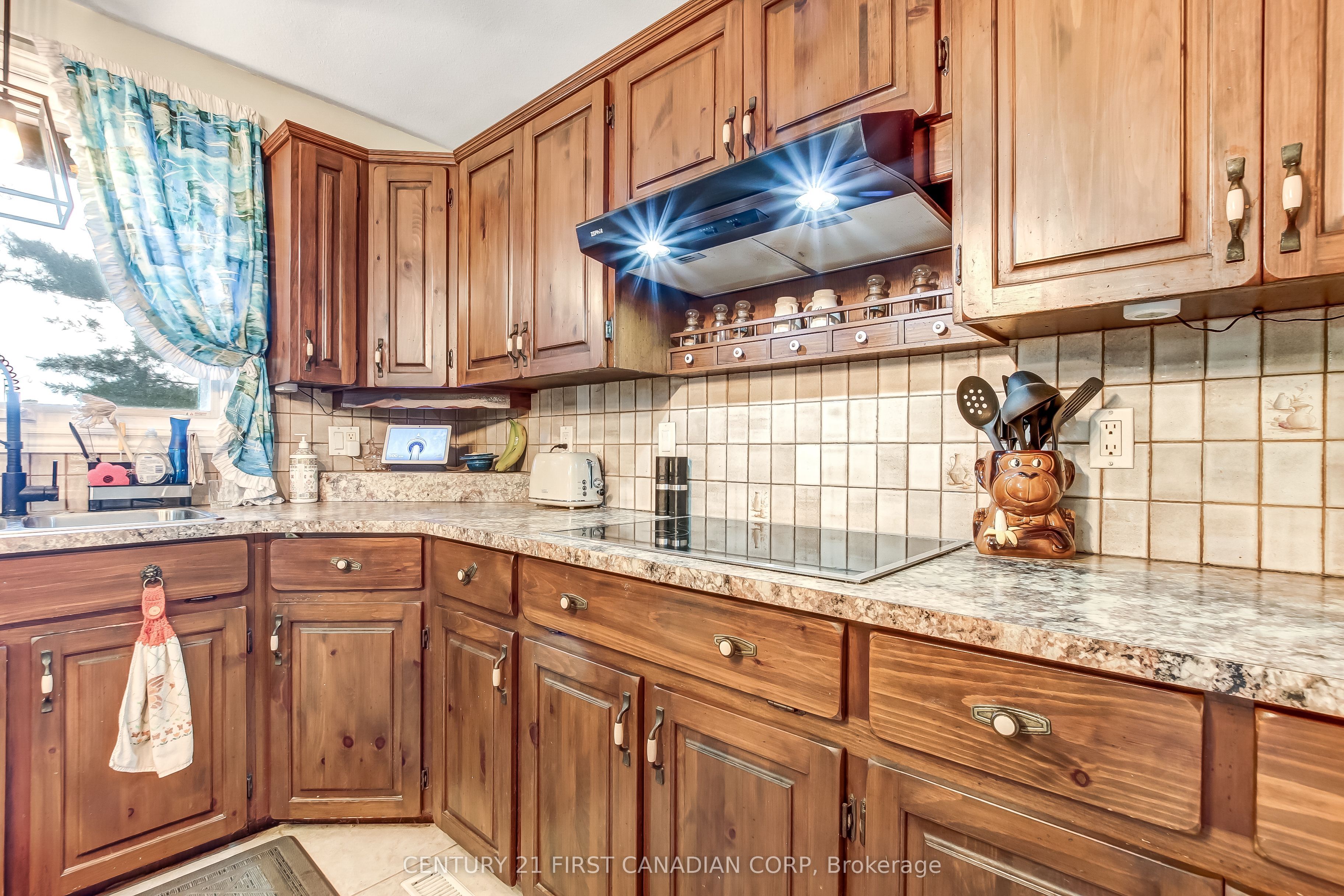 6892 Century Drive Property Photo 8