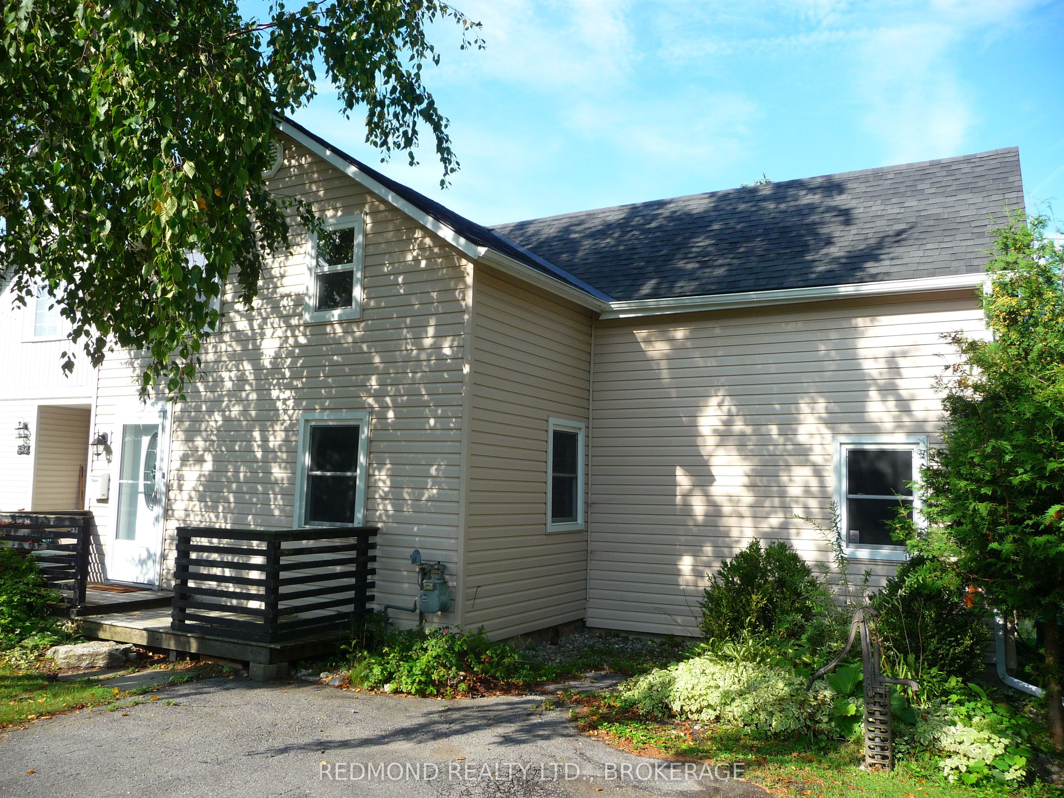 590 Queen Street Property Photo 2