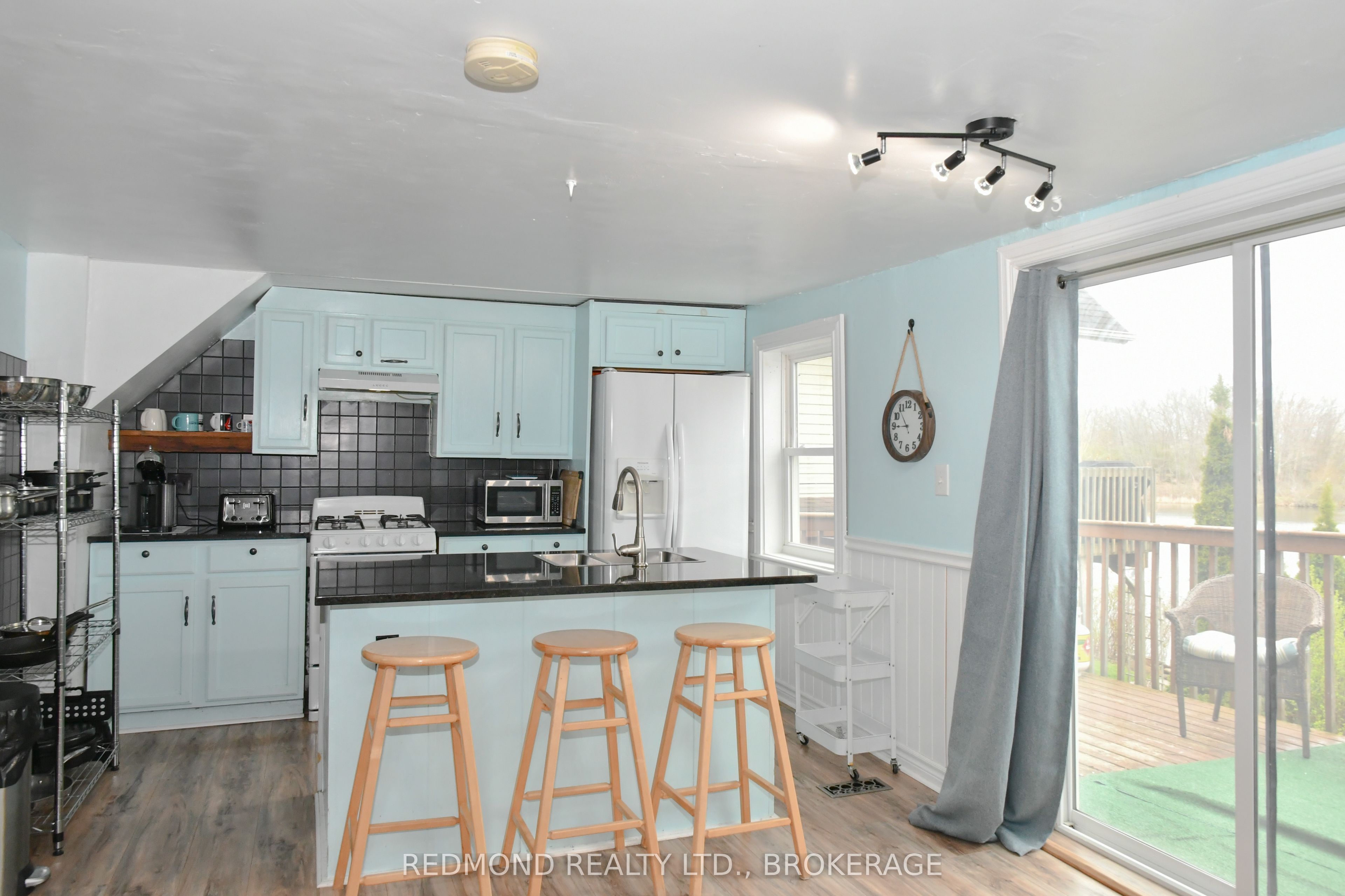 590 Queen Street Property Photo 11