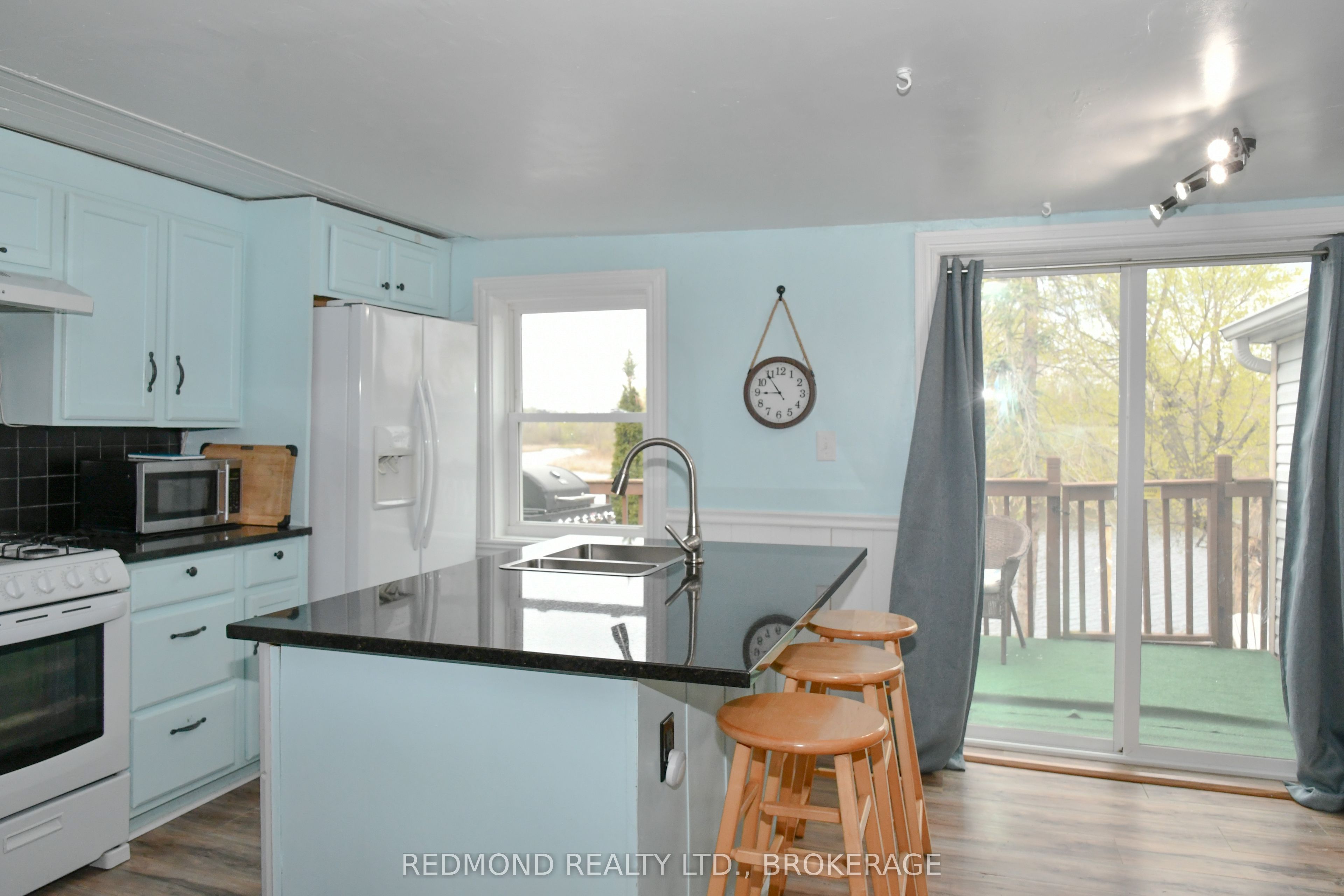590 Queen Street Property Photo 12