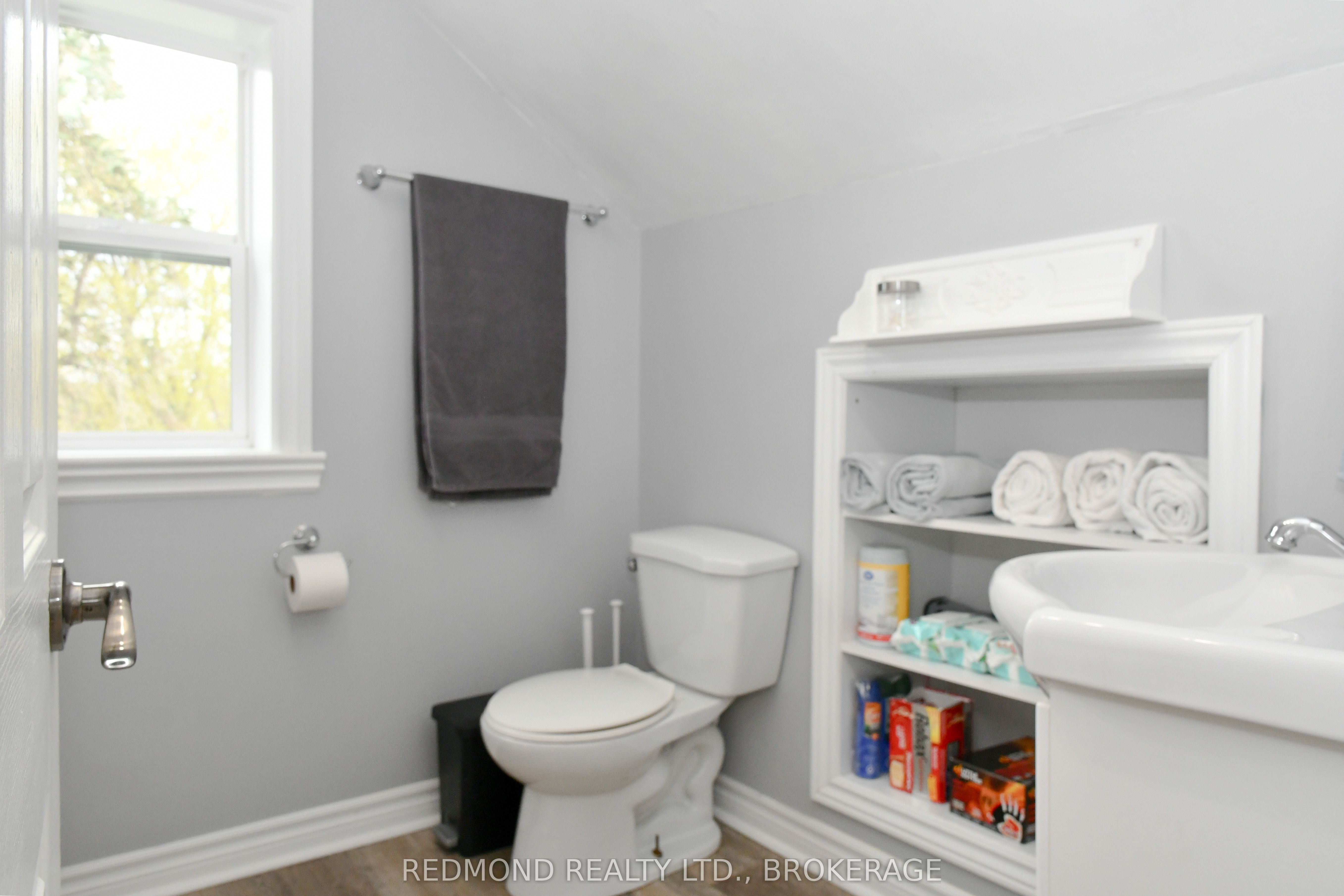 590 Queen Street Property Photo 24