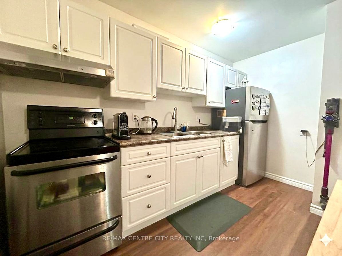 70 Fiddlers Green Road 100 Property Photo 3