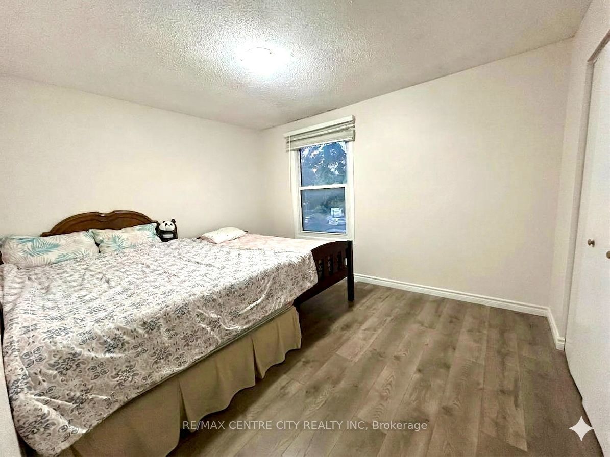 70 Fiddlers Green Road 100 Property Photo 7