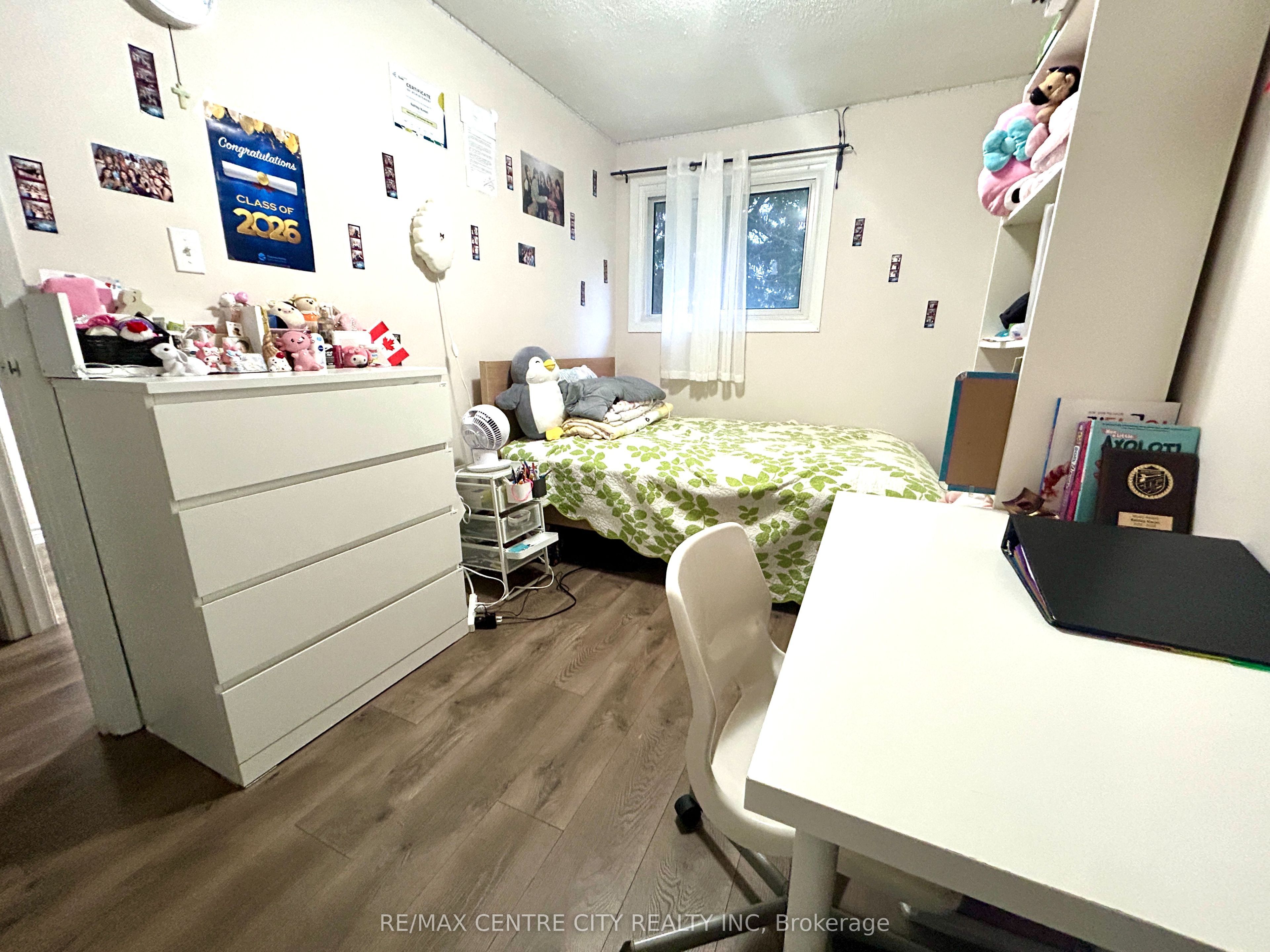 70 Fiddlers Green Road 100 Property Photo 8