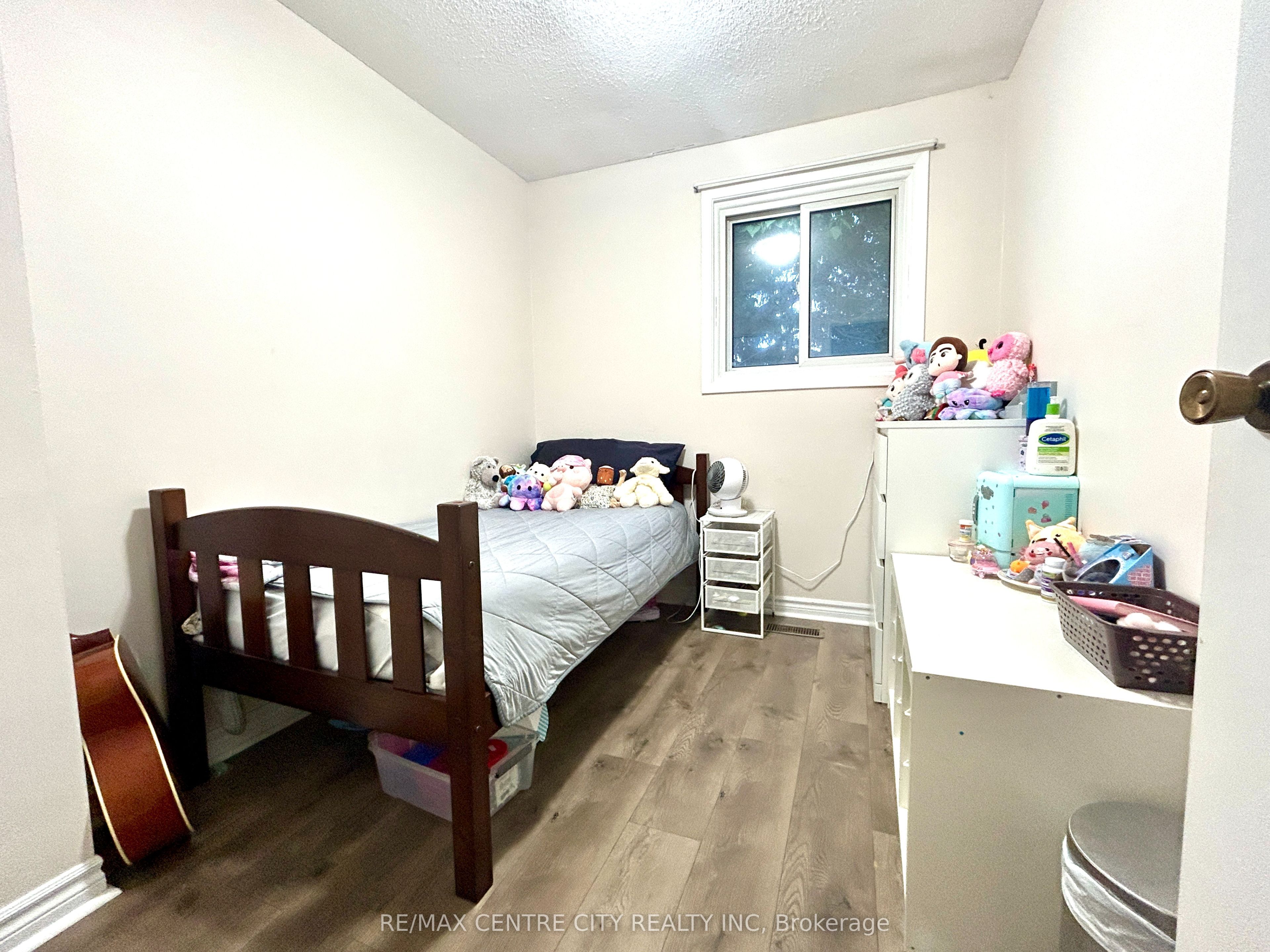 70 Fiddlers Green Road 100 Property Photo 9