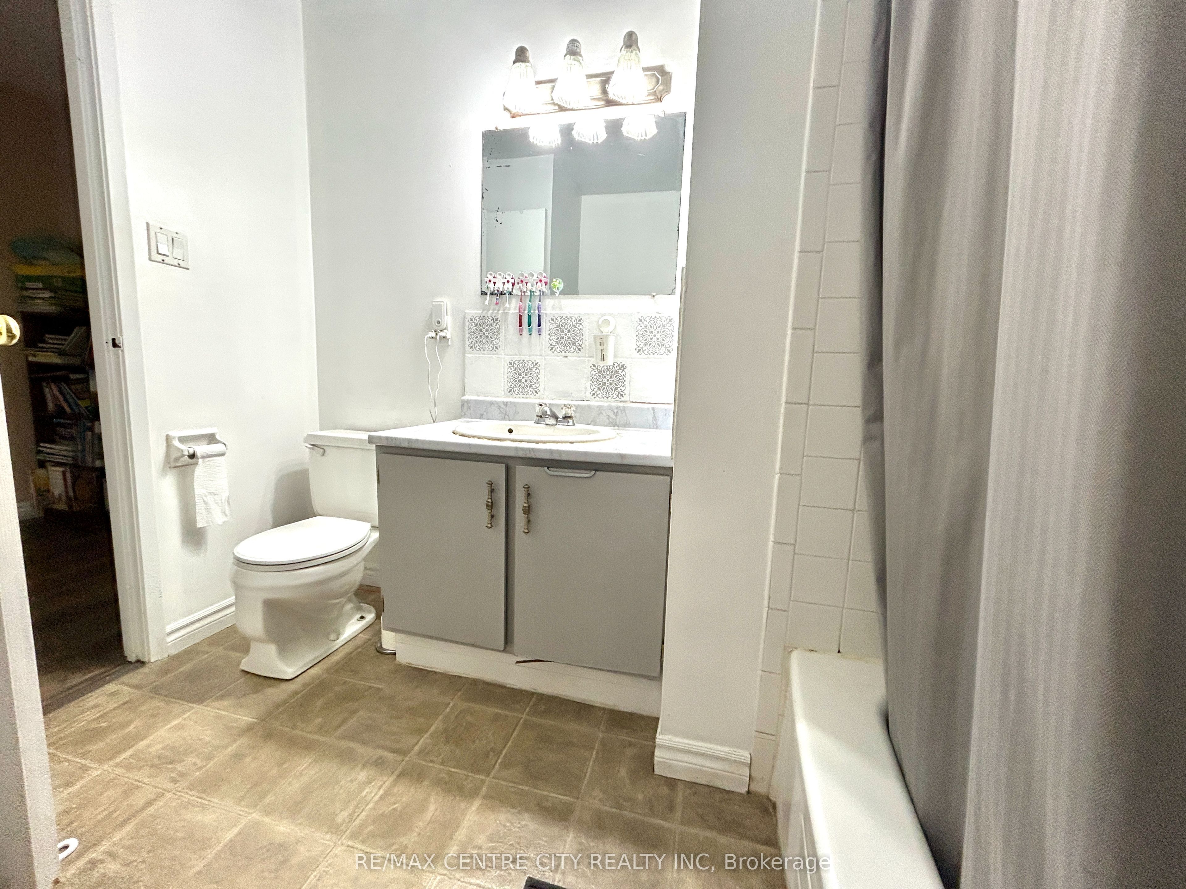 70 Fiddlers Green Road 100 Property Photo 10