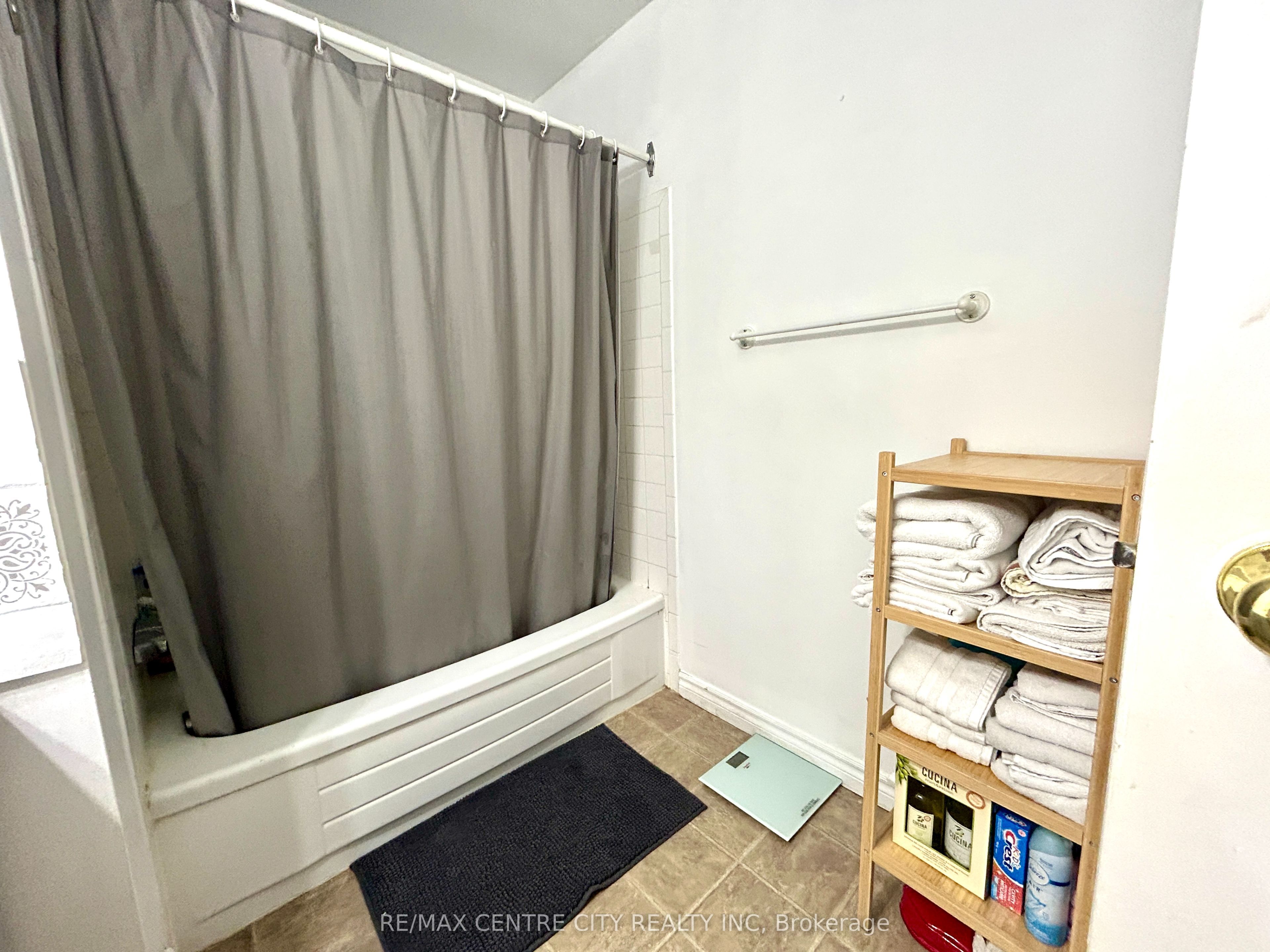 70 Fiddlers Green Road 100 Property Photo 11