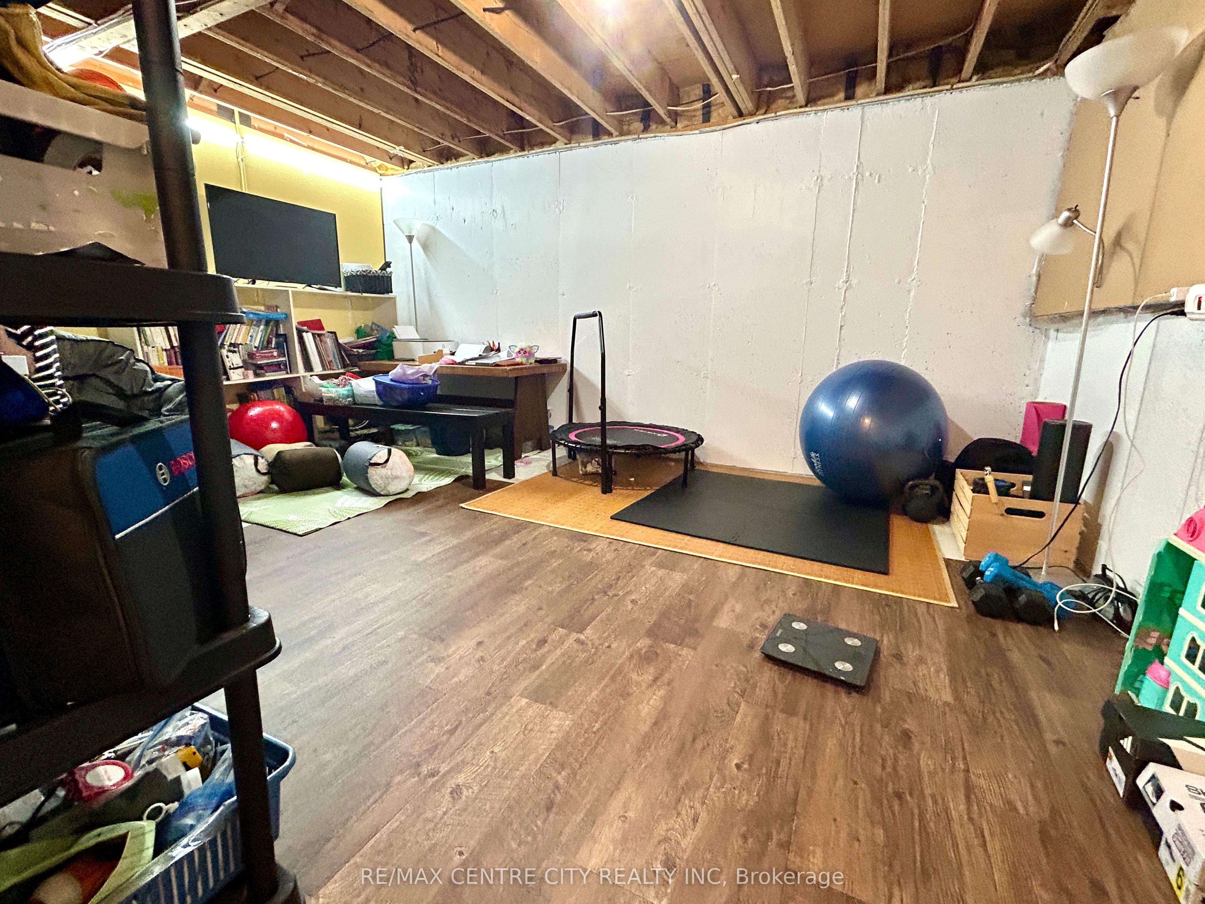 70 Fiddlers Green Road 100 Property Photo 12