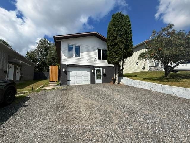 120 Minto Cres Property Photo 2