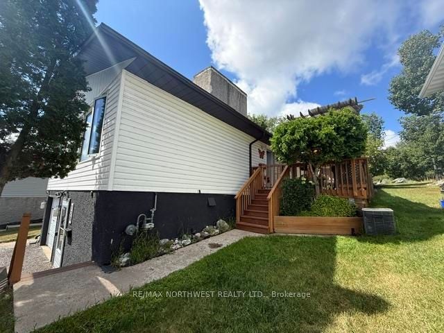 120 Minto Cres Property Photo 3