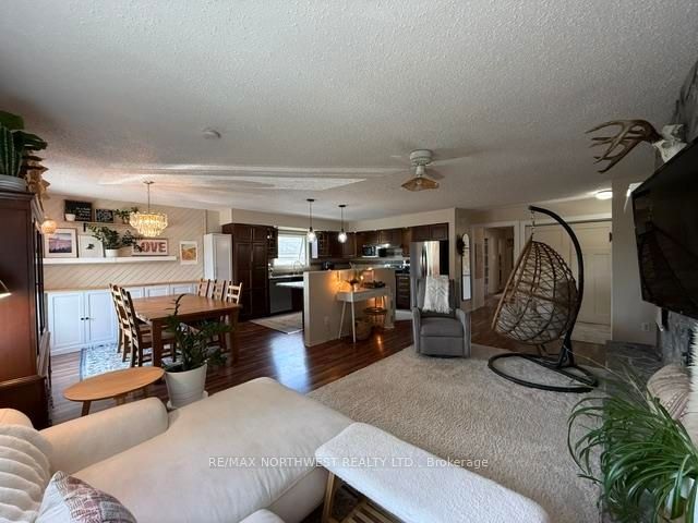 120 Minto Cres Property Photo 7