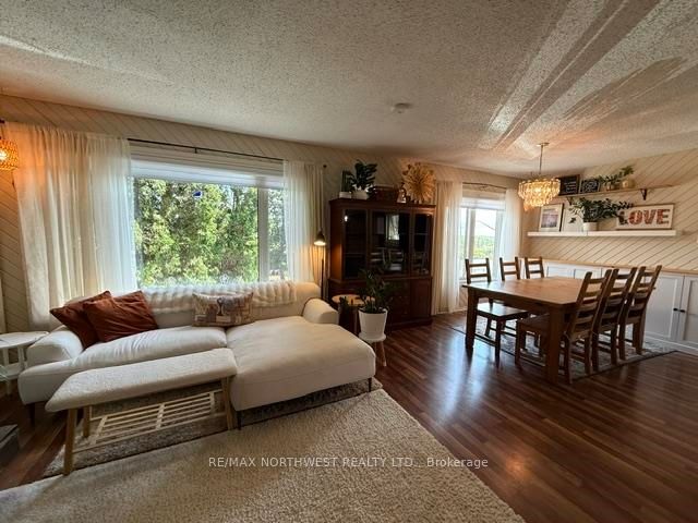 120 Minto Cres Property Photo 8