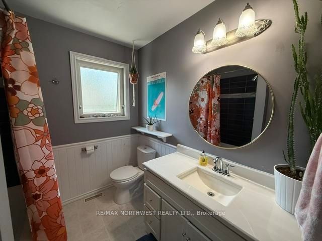 120 Minto Cres Property Photo 13
