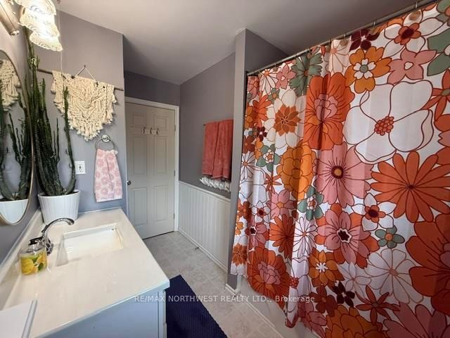 120 Minto Cres Property Photo 14