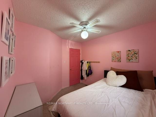 120 Minto Cres Property Photo 17