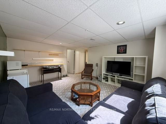 120 Minto Cres Property Photo 21