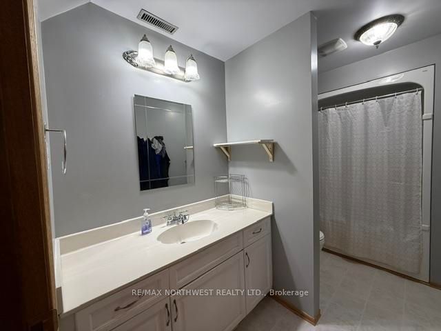 120 Minto Cres Property Photo 23
