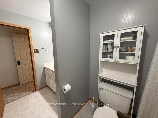 120 Minto Cres Property Photo 24