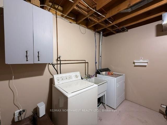 120 Minto Cres Property Photo 27