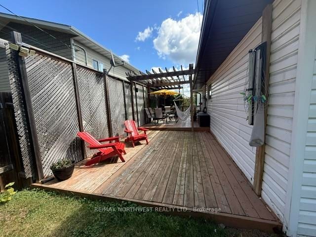 120 Minto Cres Property Photo 28