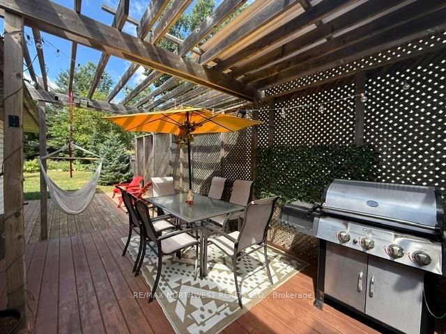 120 Minto Cres Property Photo 30