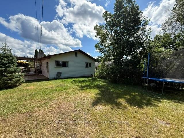 120 Minto Cres Property Photo 31