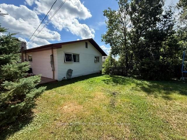 120 Minto Cres Property Photo 32