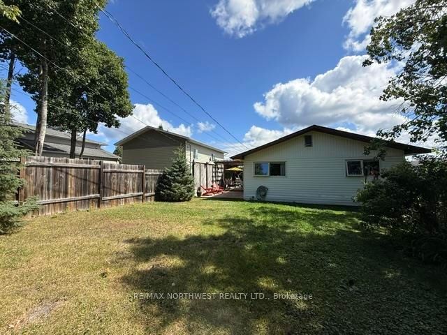 120 Minto Cres Property Photo 33