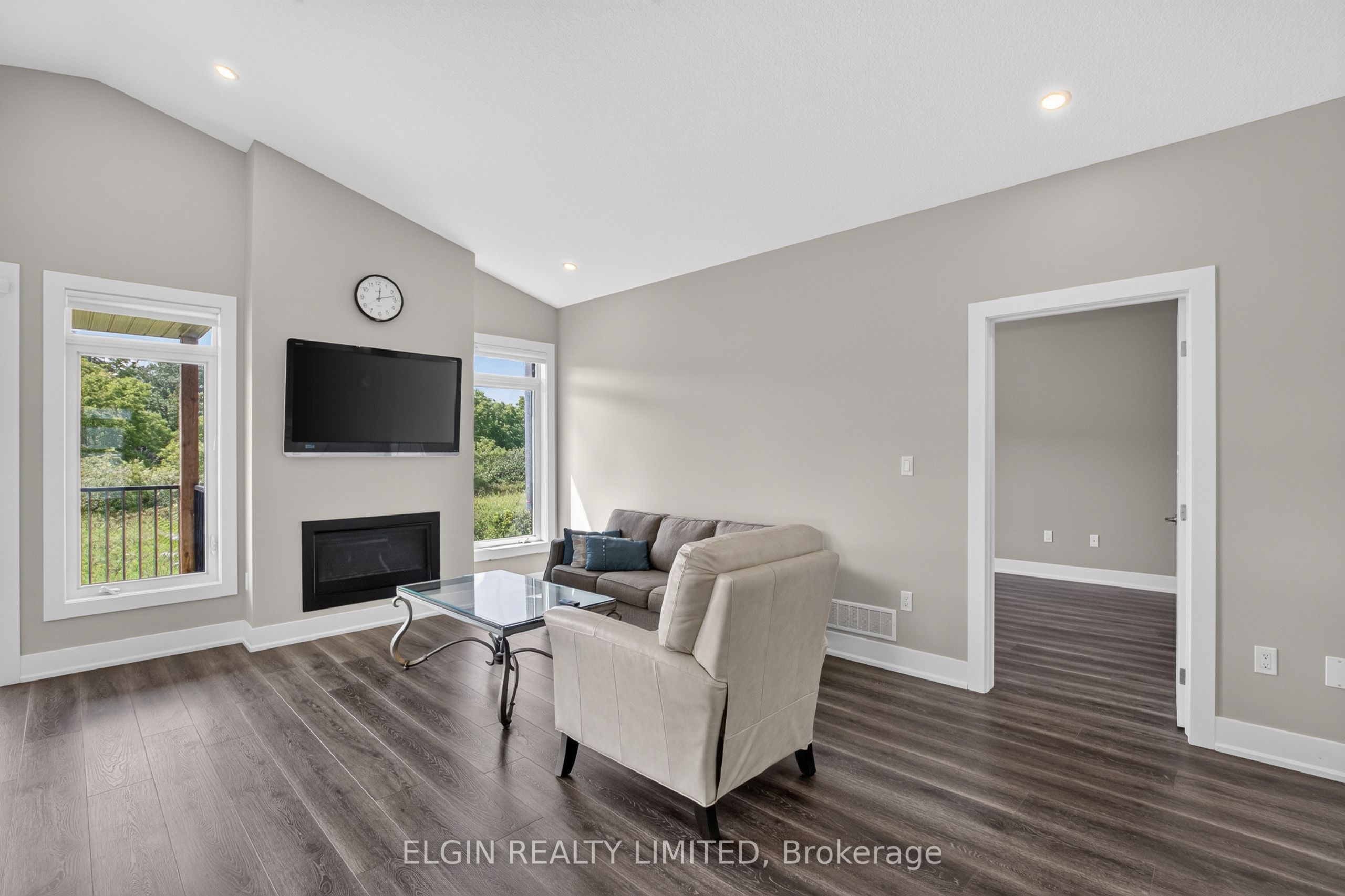 10 Mcpherson Court N 18 Property Photo 12