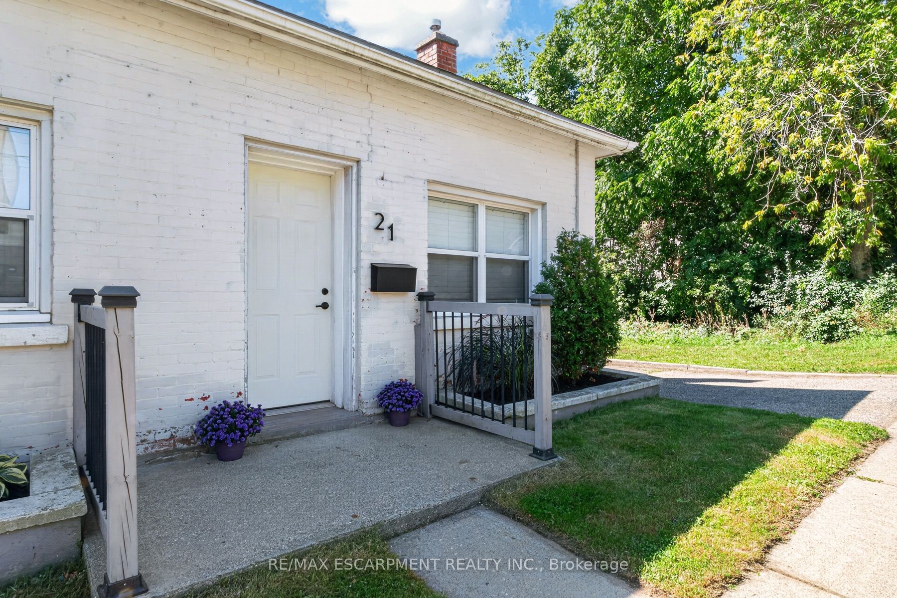 21 Cedar Street Property Photo 3