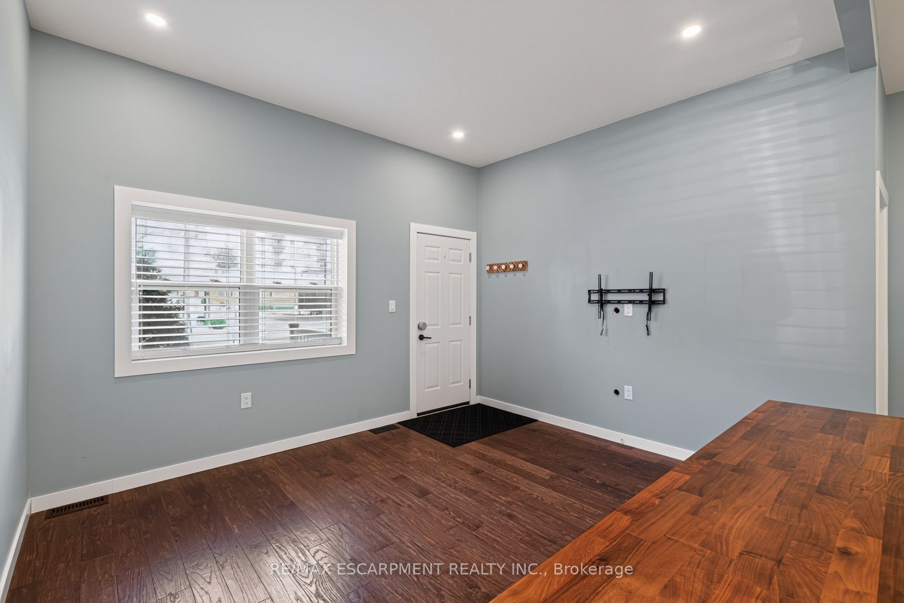 21 Cedar Street Property Photo 8