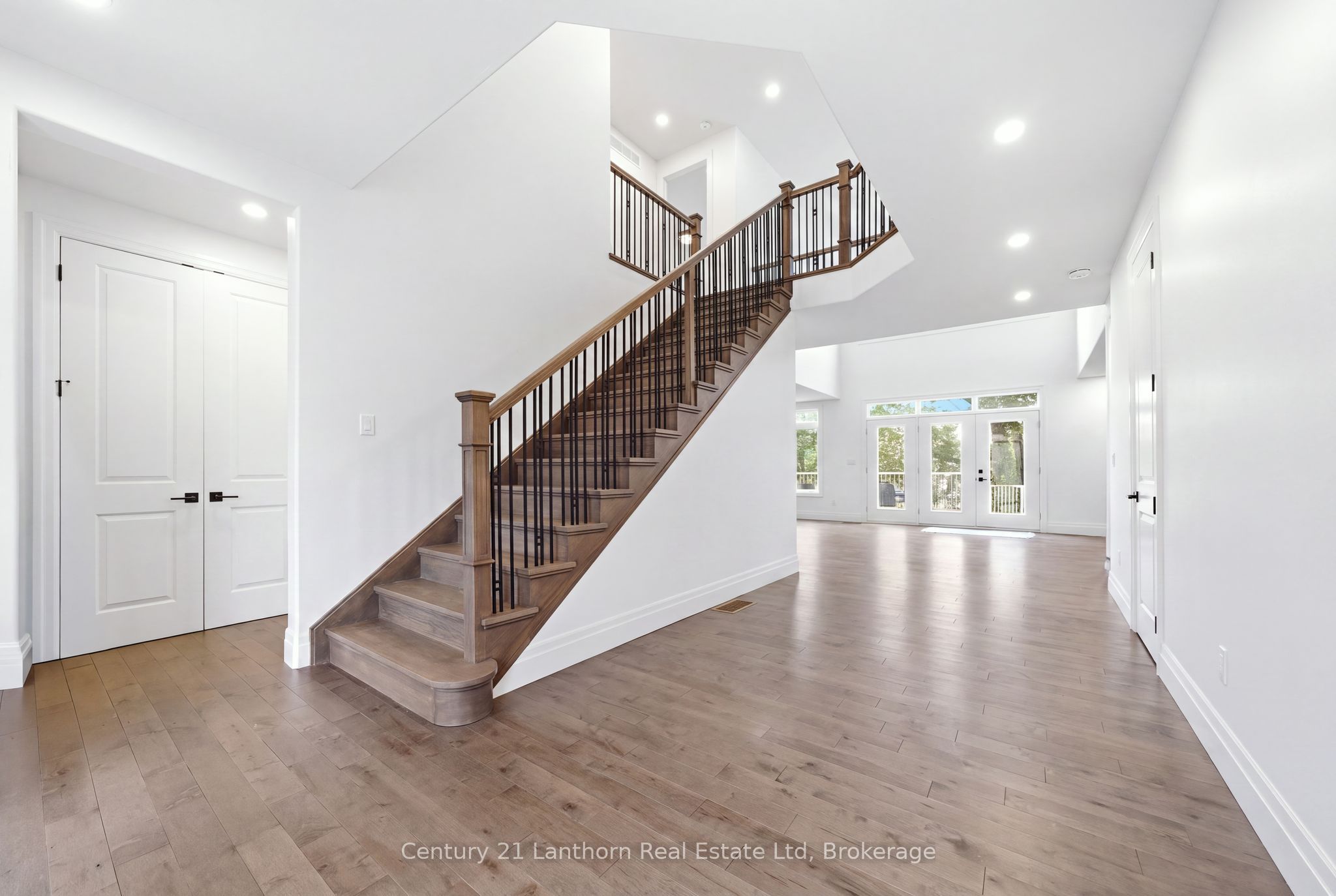 101 Villeneuve Drive Property Photo 23