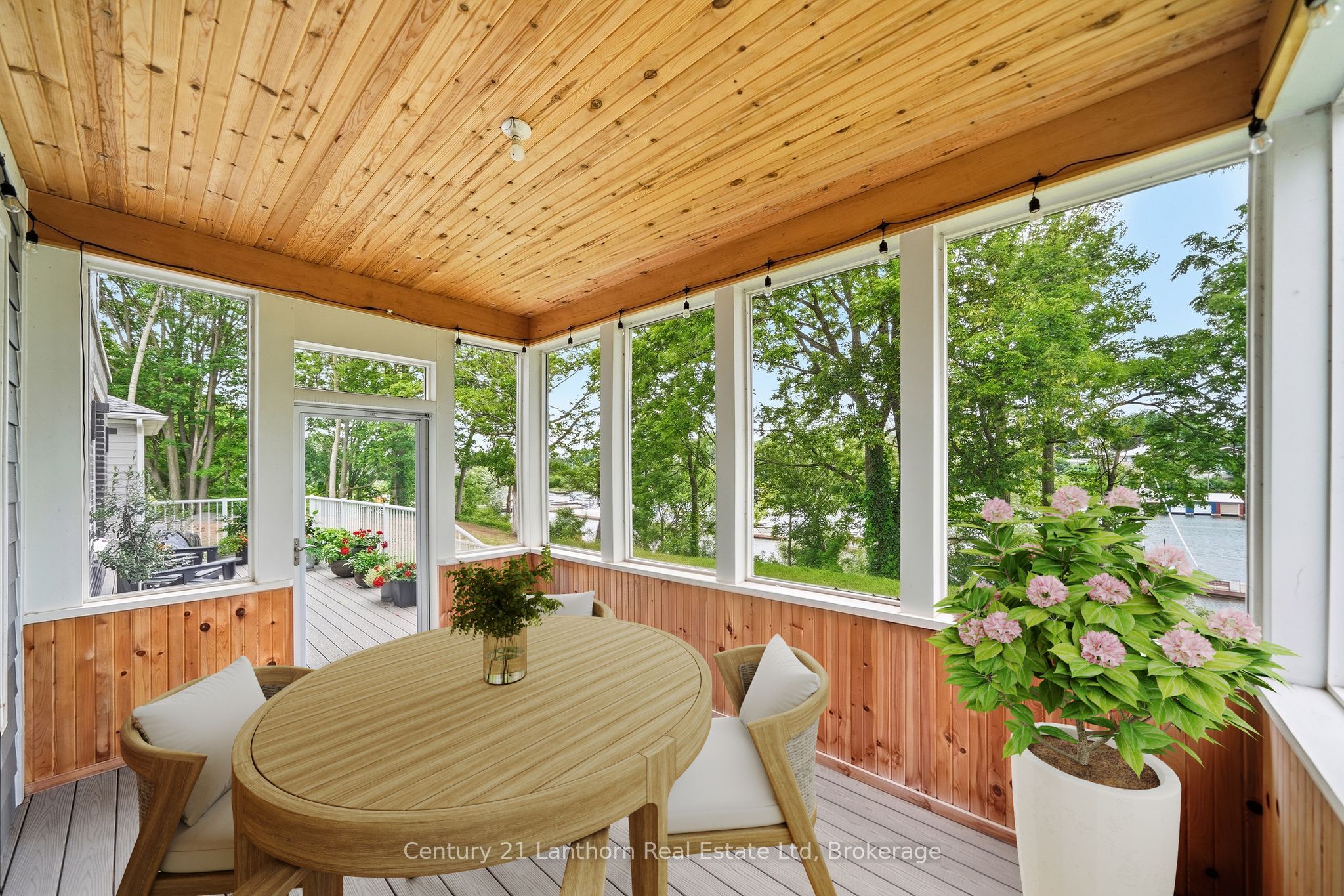 101 Villeneuve Drive Property Photo 40